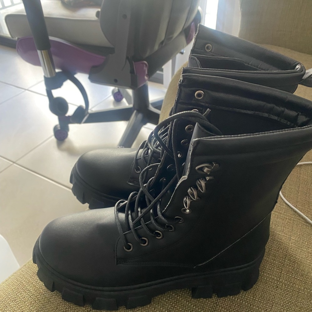 Boots Sleek Black Combat Boots